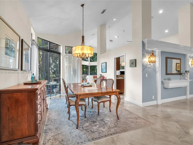 1020 Creekford Dr, Weston FL 33326