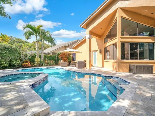 1020 Creekford Dr, Weston FL 33326