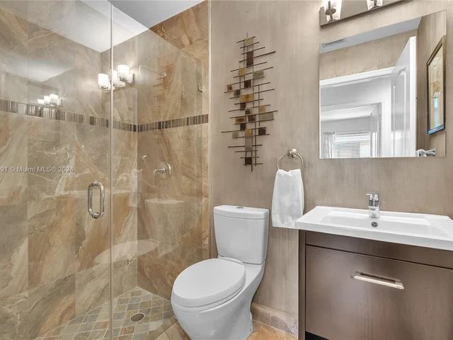 1020 Creekford Dr, Weston FL 33326