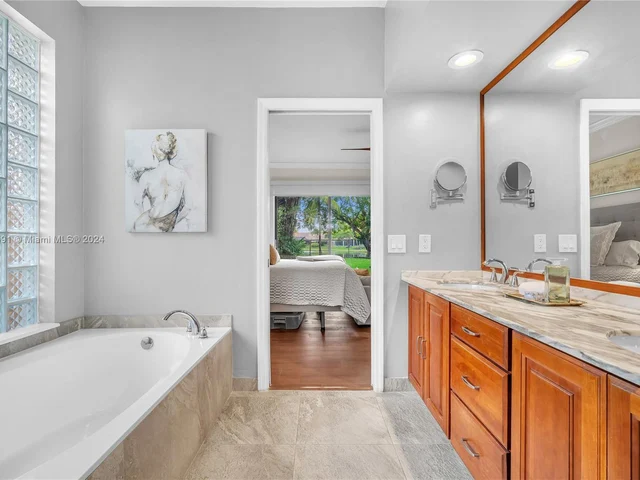 1020 Creekford Dr, Weston FL 33326