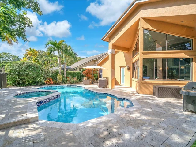 1020 Creekford Dr, Weston FL 33326