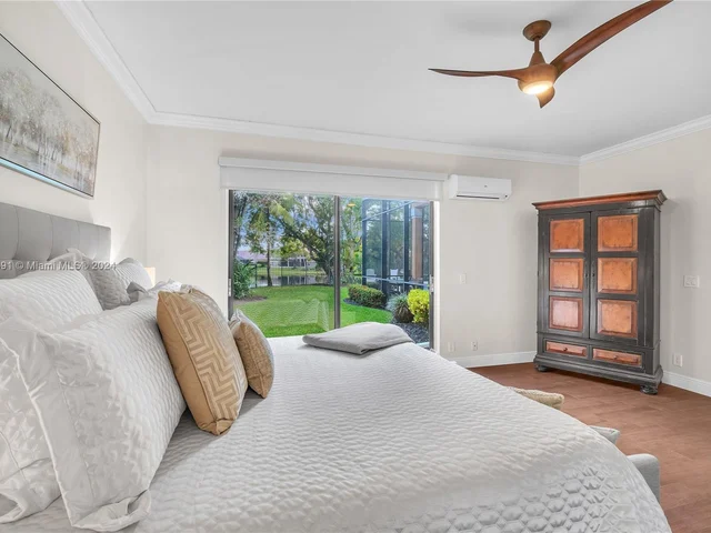 1020 Creekford Dr, Weston FL 33326