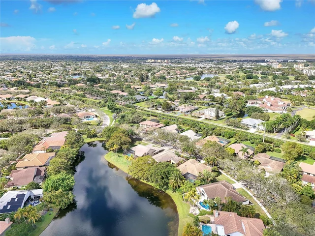 1020 Creekford Dr, Weston FL 33326