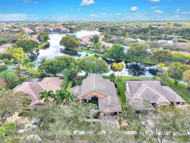 1020 Creekford Dr, Weston FL 33326