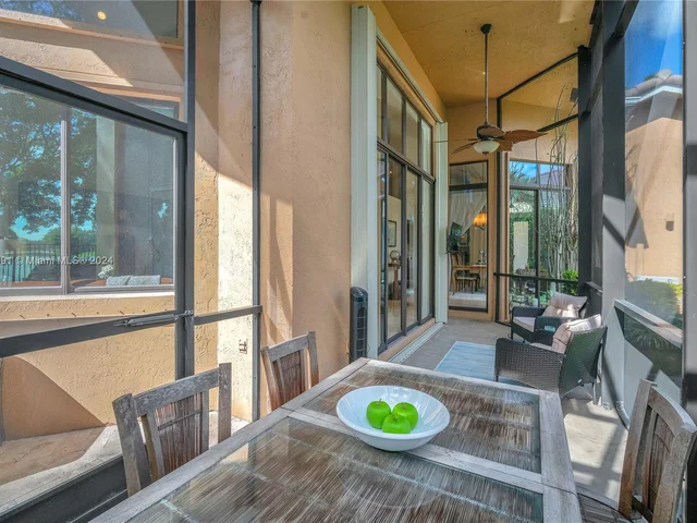 1020 Creekford Dr, Weston FL 33326