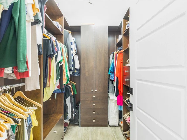 20191 E Country Club Dr # 2704, Aventura FL 33180