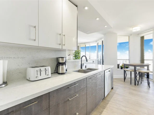 20191 E Country Club Dr # 2704, Aventura FL 33180