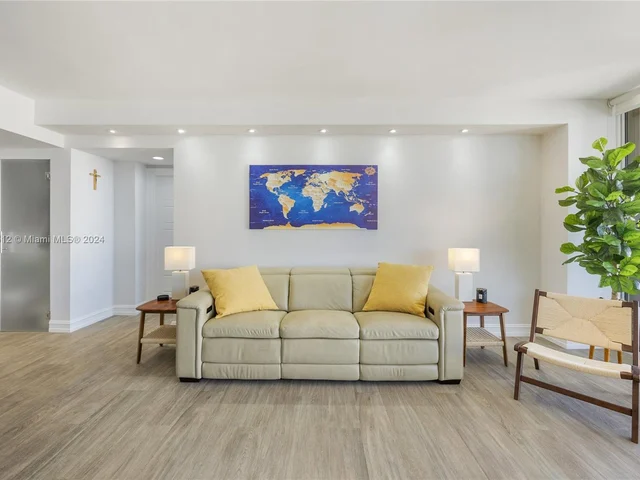 20191 E Country Club Dr # 2704, Aventura FL 33180