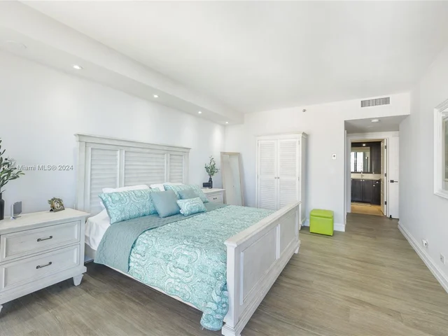 20191 E Country Club Dr # 2704, Aventura FL 33180