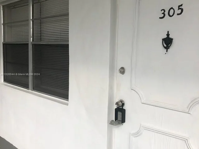 2415 Lincoln St # 305, Hollywood FL 33020