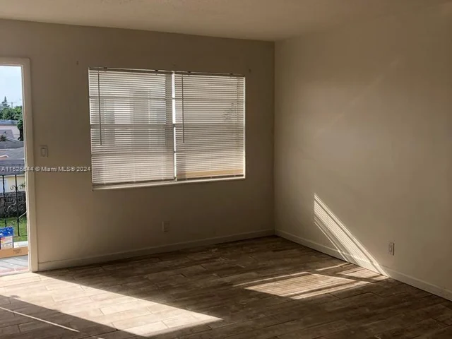 2415 Lincoln St # 305, Hollywood FL 33020