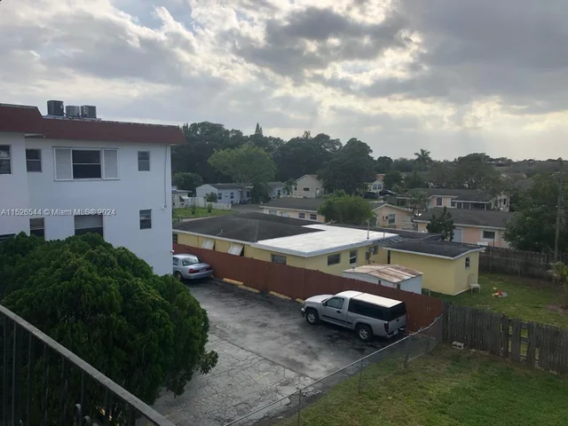 2415 Lincoln St # 305, Hollywood FL 33020