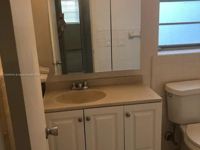 2415 Lincoln St # 305, Hollywood FL 33020