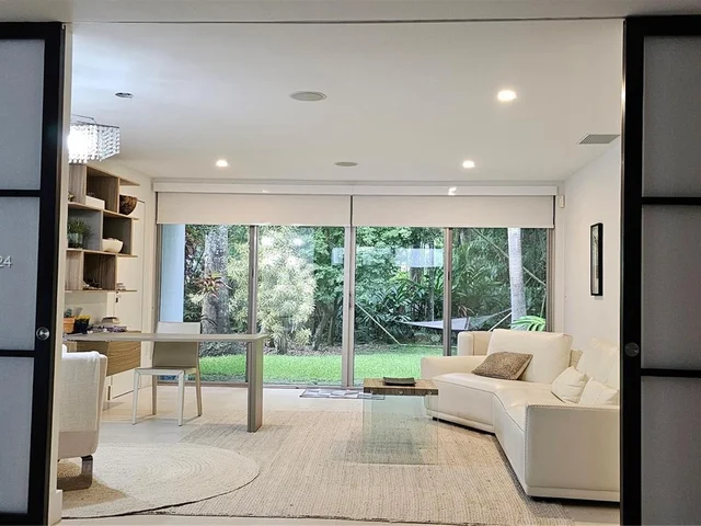 5001 SW 76th St, Miami FL 33143