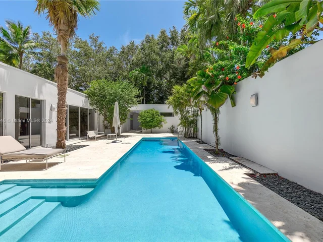 5001 SW 76th St, Miami FL 33143