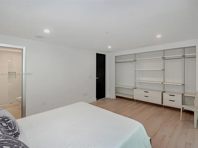 5001 SW 76th St, Miami FL 33143