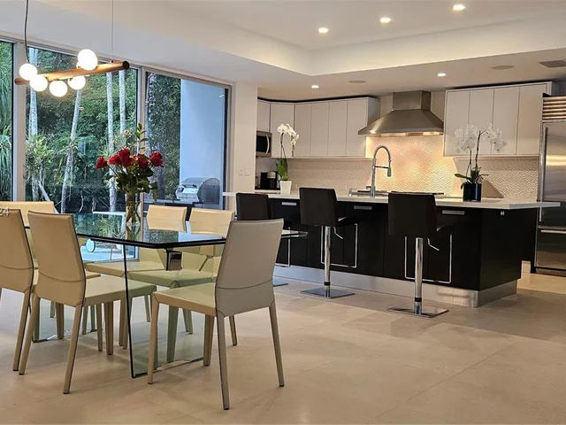 5001 SW 76th St, Miami FL 33143