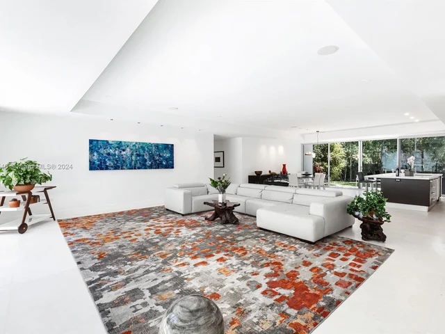 5001 SW 76th St, Miami FL 33143