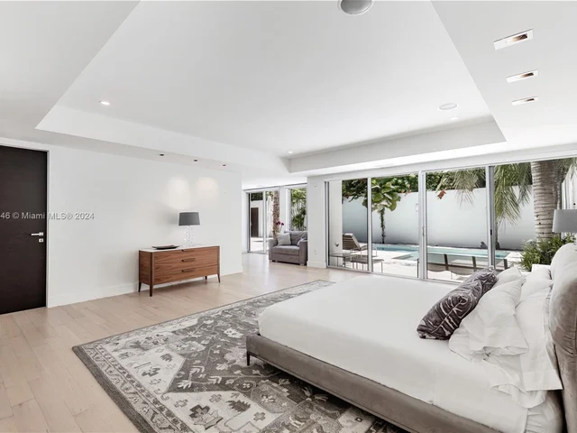 5001 SW 76th St, Miami FL 33143