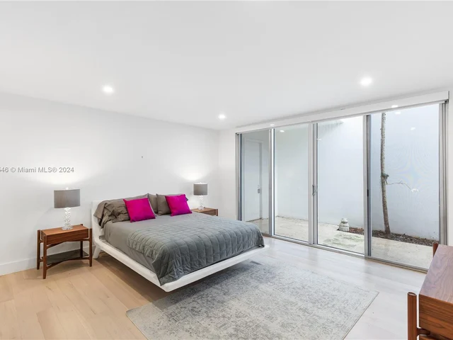 5001 SW 76th St, Miami FL 33143