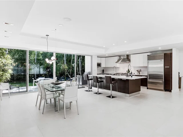 5001 SW 76th St, Miami FL 33143