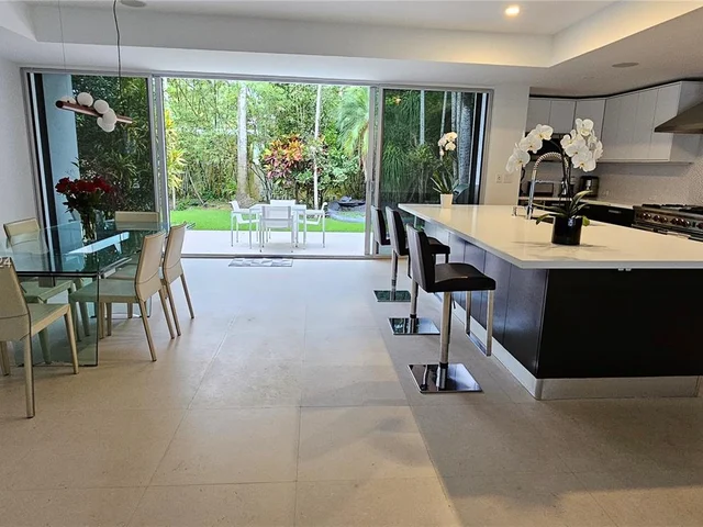 5001 SW 76th St, Miami FL 33143