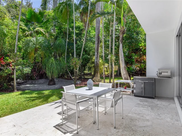 5001 SW 76th St, Miami FL 33143