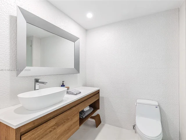 5001 SW 76th St, Miami FL 33143