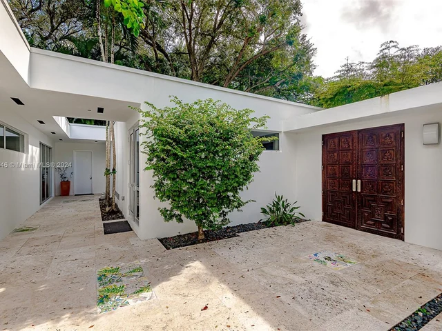 5001 SW 76th St, Miami FL 33143