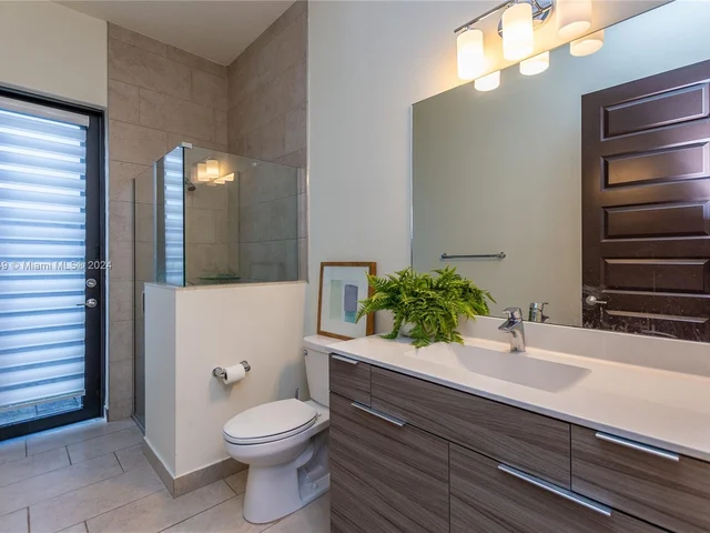 8814 NW 154th Ter, Miami Lakes FL 33018