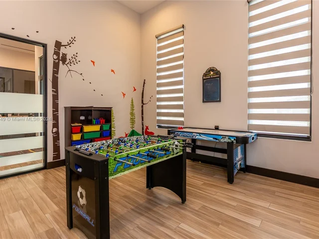 8814 NW 154th Ter, Miami Lakes FL 33018