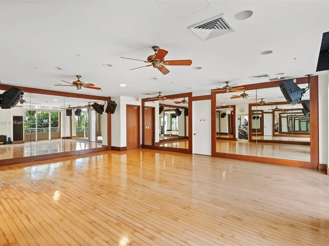 19501 W Country Club Dr # 715, Aventura FL 33180