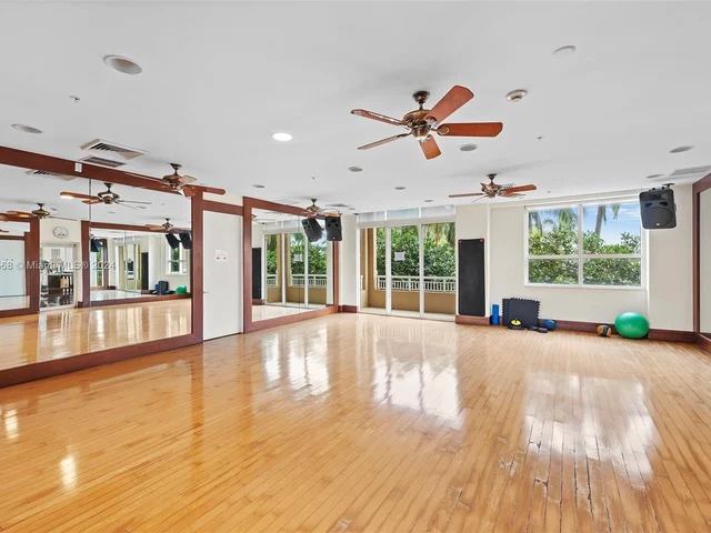 19501 W Country Club Dr # 715, Aventura FL 33180