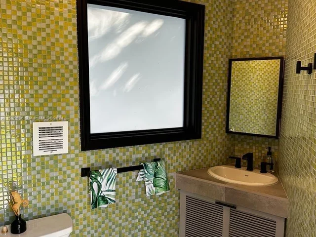 12101 Rock Garden Ln, Pinecrest FL 33156