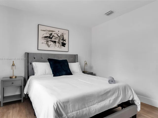 617 NW 30th Ct, Wilton Manors FL 33311