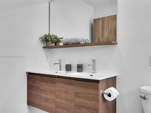 617 NW 30th Ct, Wilton Manors FL 33311