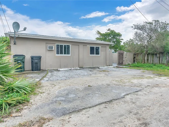 1227 N E St, Lake Worth FL 33460