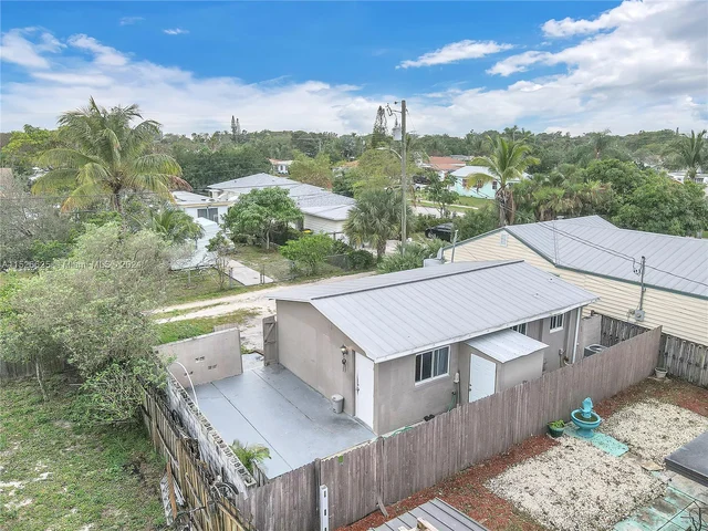 1227 N E St, Lake Worth FL 33460