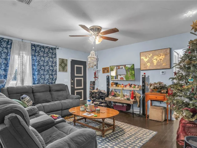 1227 N E St, Lake Worth FL 33460