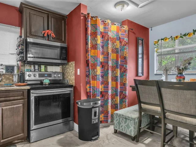 1227 N E St, Lake Worth FL 33460