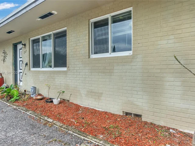 1227 N E St, Lake Worth FL 33460