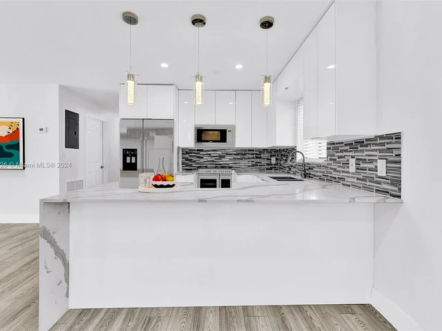 1932 NW 2nd Ct, Miami FL 33136