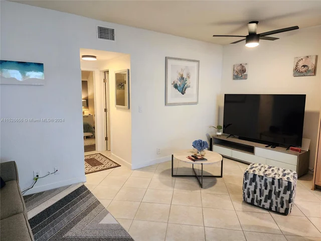 2881 NE 32nd St # 318, Fort Lauderdale FL 33306