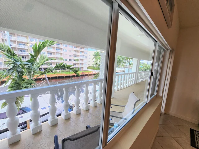 2881 NE 32nd St # 318, Fort Lauderdale FL 33306