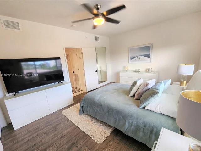 2881 NE 32nd St # 318, Fort Lauderdale FL 33306