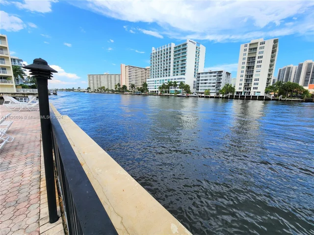 2881 NE 32nd St # 318, Fort Lauderdale FL 33306