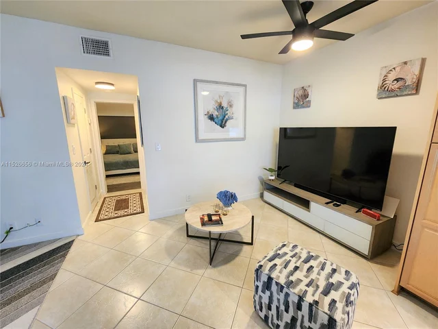 2881 NE 32nd St # 318, Fort Lauderdale FL 33306