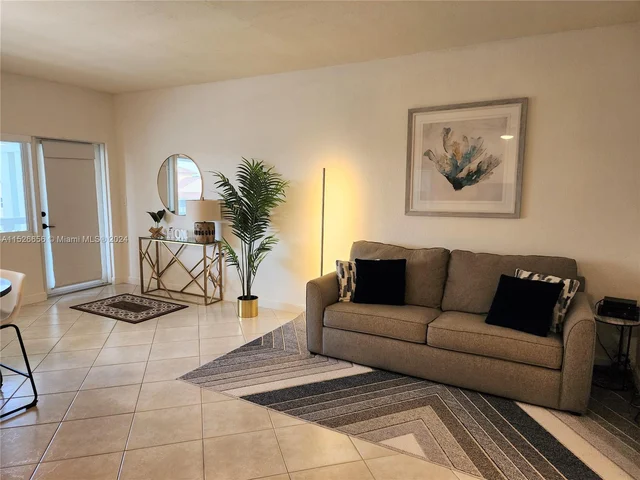 2881 NE 32nd St # 318, Fort Lauderdale FL 33306