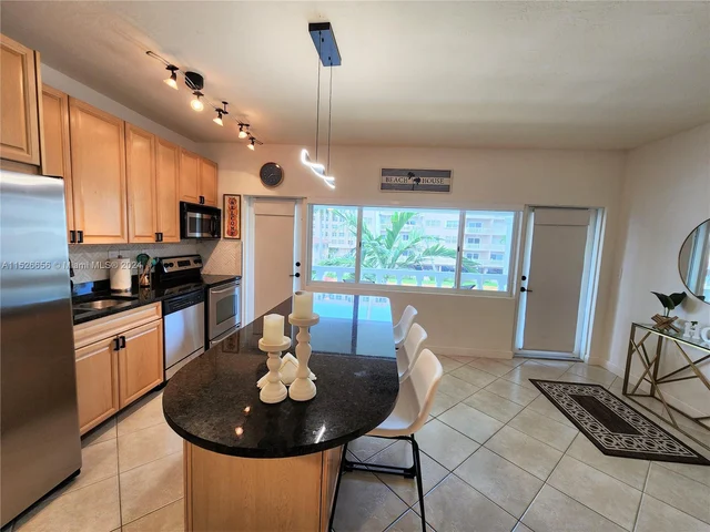 2881 NE 32nd St # 318, Fort Lauderdale FL 33306