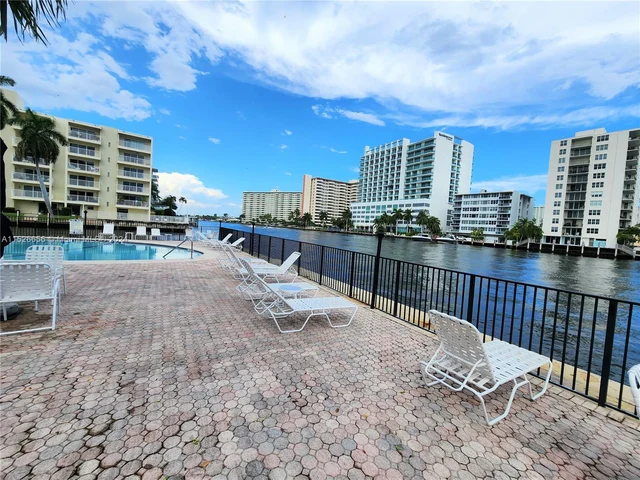 2881 NE 32nd St # 318, Fort Lauderdale FL 33306